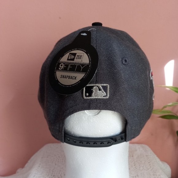 New Era Boston Red Sox 2018 World Series Trophy Snapback Hat - Picture 5 of 7